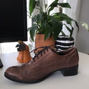 SOLD St. John’s Bay Oxford shoes